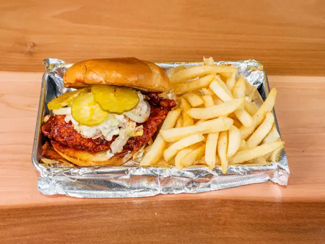 MO’ Chicken Sandwiches w/Fry