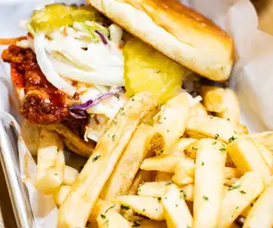  MO’ Chicken Sandwiches w/Fry 